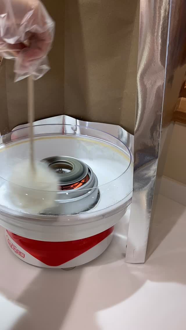 20日（月）〜22日（水）のフィーカタイムでは
おばけのミニわたがしをプレゼントしています👻

甘くて美味しいミニわたあめ😋
どうぞフィーカタイムでドリンクと一緒に
召し上がってくださいね☺️

#認定こども園#立花愛の園幼稚園#幼稚園#尼崎#尼崎市#立花#兵庫県#尼崎の幼稚園#0歳児ママ#1歳児ママ#2歳児ママ#満3歳児保育#4歳児保育#5歳児保育#子育て支援センター#cnopp#クノップ #ママカフェ#おやこカフェ#ハロウィン#わたあめ#わたがし